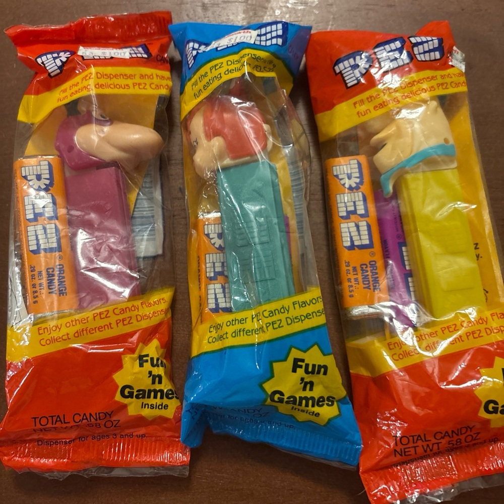 PEZ FLINTSTONES FRED PEBBLES DINO MINT SEALED IN PACKAGE COOL ITEMS GOOD GIFT